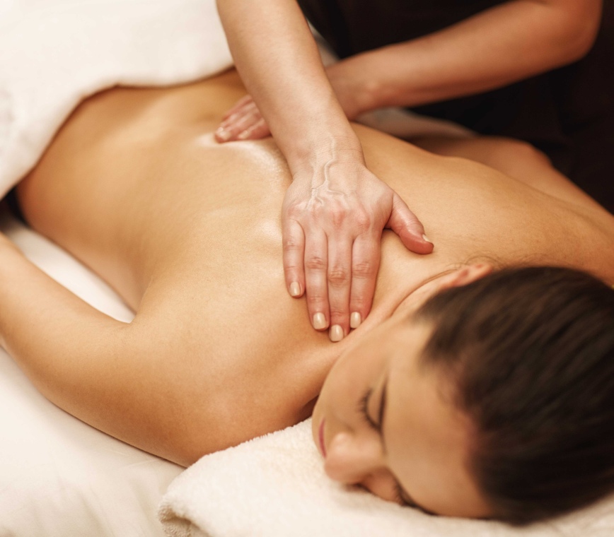 Wellness masáž Uvolňující masáž s olejem